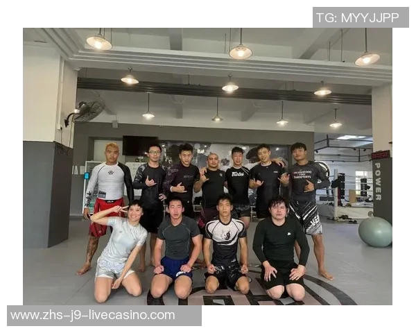 拳击与自由搏击的全面对比与技术解析,谁才是战斗领域的真正王者 拳击与自由搏击的全面对比与技术解析,谁才是战斗领域的真正王者